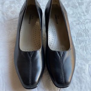 Ross Hommerson Fine Leather Black Heeled Flats Size 9.5 Small